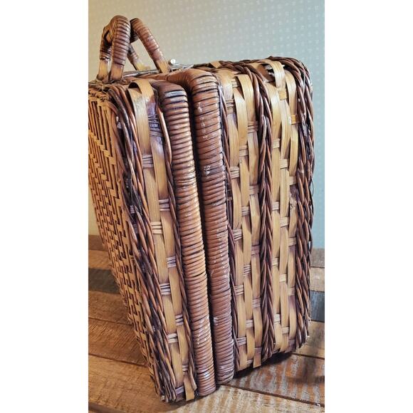 Woven Picnic Basket Floral Interior Hunter Green Plates/Cups For Four People - Picture 12 of 16